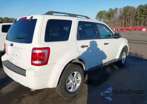 2012 Ford Escape Xls z USA, uszkodzony, nr VIN 1FMCU0C79CKB33807